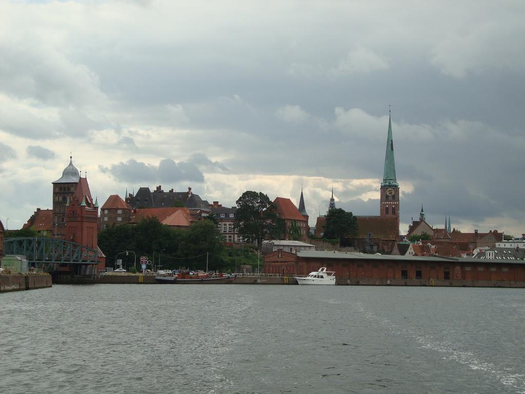 Hotel An Der Marienkirche Lübeck Exteriör bild